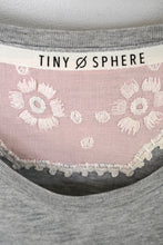 Charger l'image dans la galerie, N°5 - T-SHIRT UPCYCLÉ - S