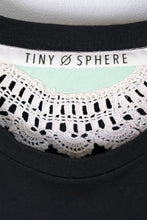 Charger l&#39;image dans la galerie, N°2 - T-SHIRT UPCYCLÉ - M
