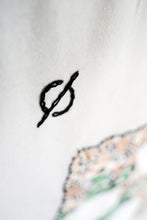 Charger l&#39;image dans la galerie, N°8 - T-SHIRT UPCYCLÉ - S
